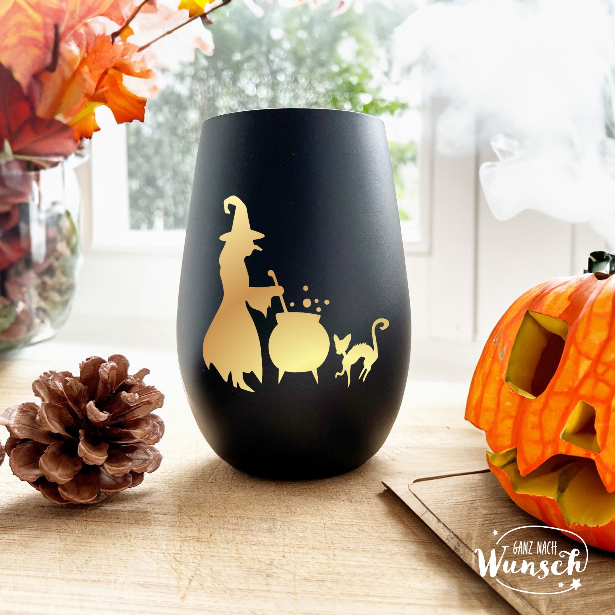 Halloween - Hexe mit Katze und Zauberkessel - Graviertes Windlicht