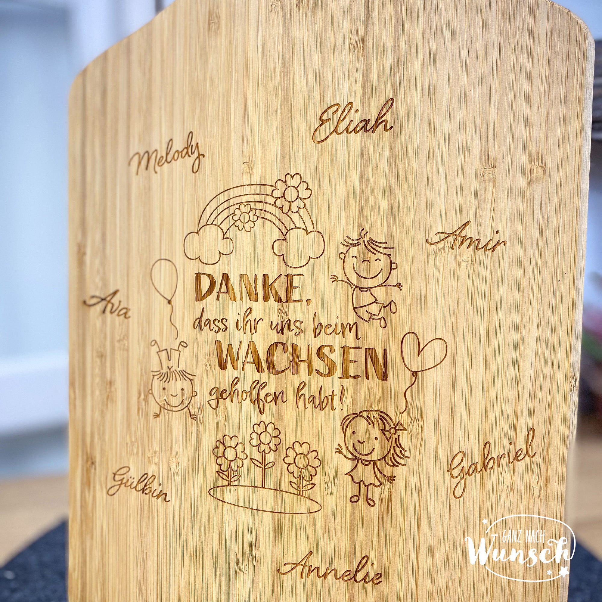 Schneidebrett mit Gravur "Danke, dass ihr uns beim Wachsen geholfen habt!"
