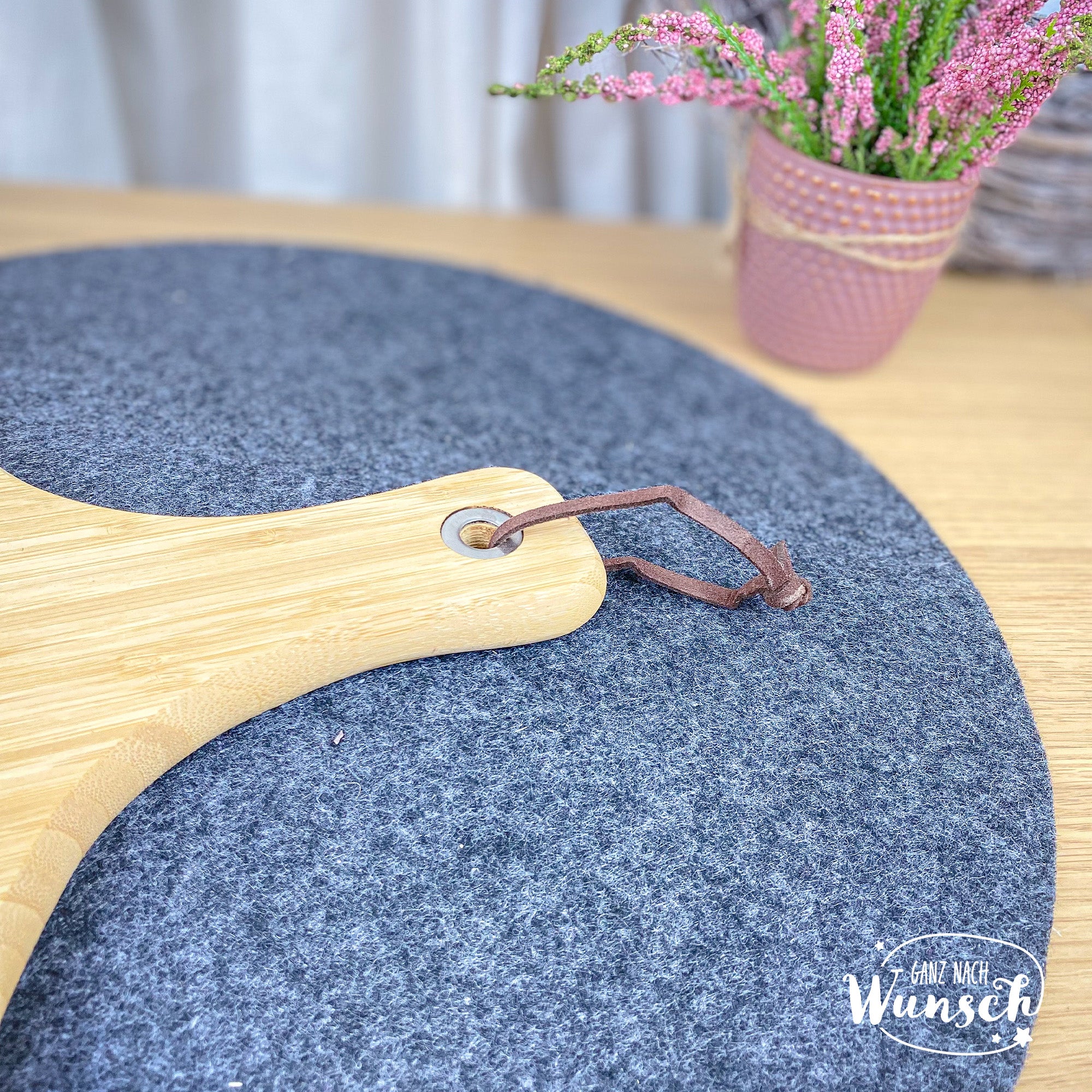 Schneidebrett mit Gravur "Danke, dass ihr uns beim Wachsen geholfen habt!"