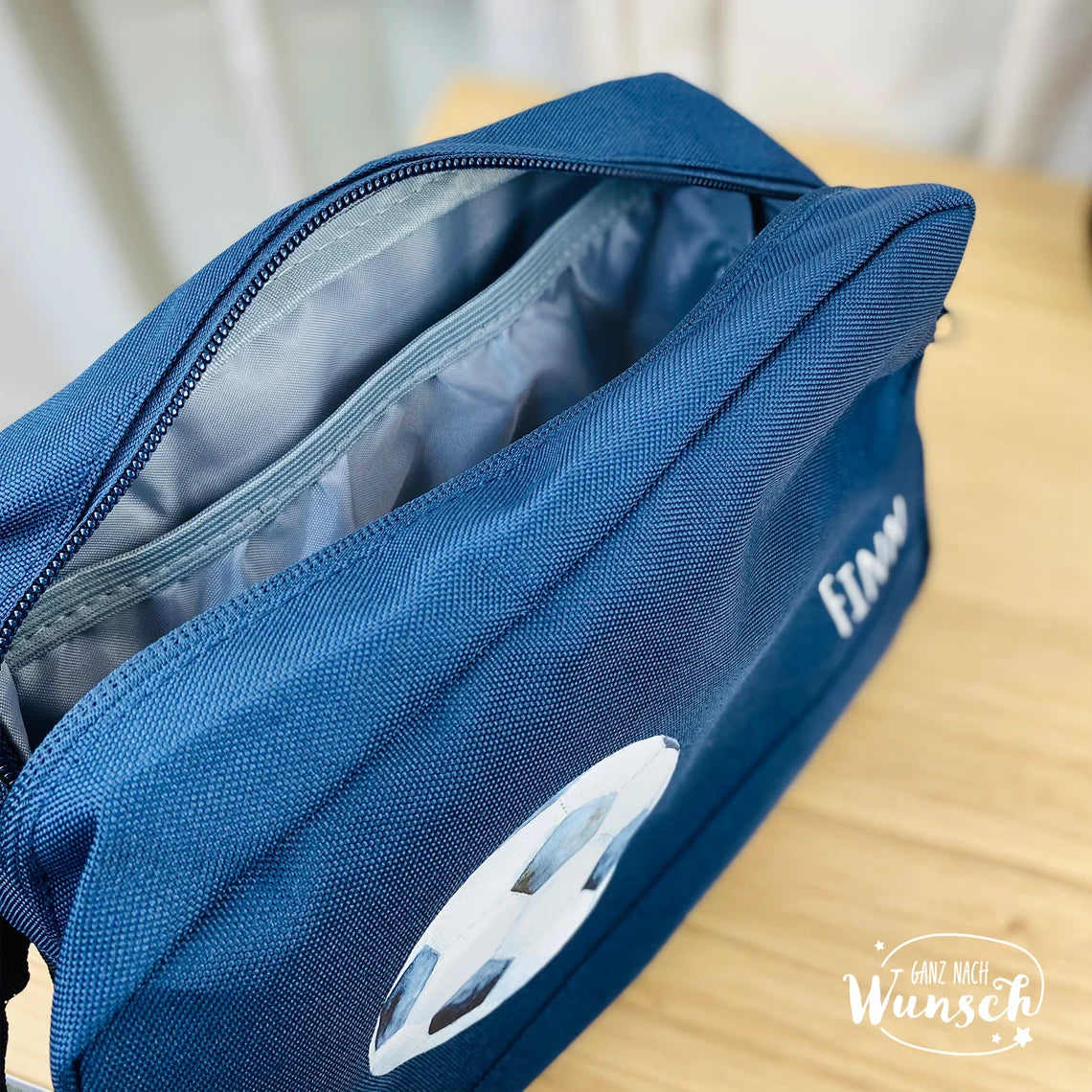 Kulturtasche für Kinder mit Fußball Motiv |Urlaubstasche | Kulturbeutel | Tasche | personalisiert | Kinderkulturtasche