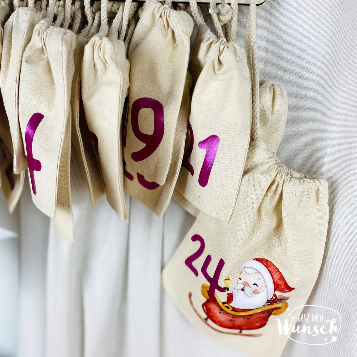 Personalisierter Adventskalender aus Holz mit Säckchen | 24 Türchen | Adventssäckchen | Holzadventskalender
