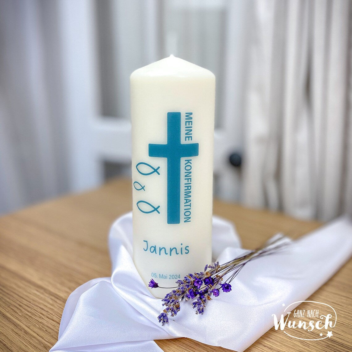 Personalisierte Konfirmationskerze mit Kreuz und Fischen, besonders auch zur Geburt, Kommunion, Hochzeit oder anderer besonderer Anlass