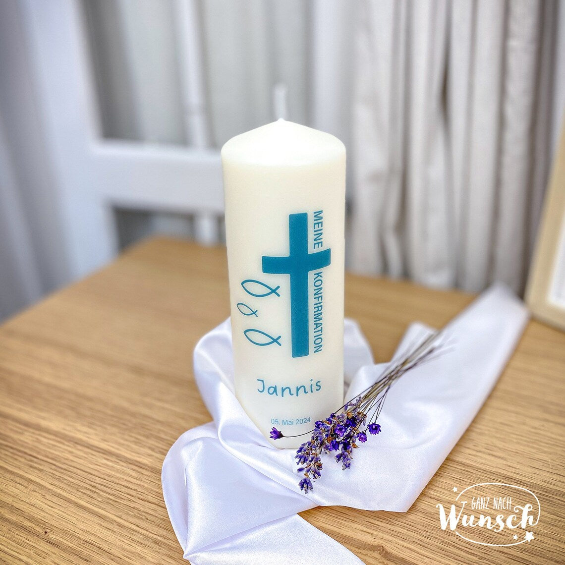 Personalisierte Konfirmationskerze mit Kreuz und Fischen, besonders auch zur Geburt, Kommunion, Hochzeit oder anderer besonderer Anlass