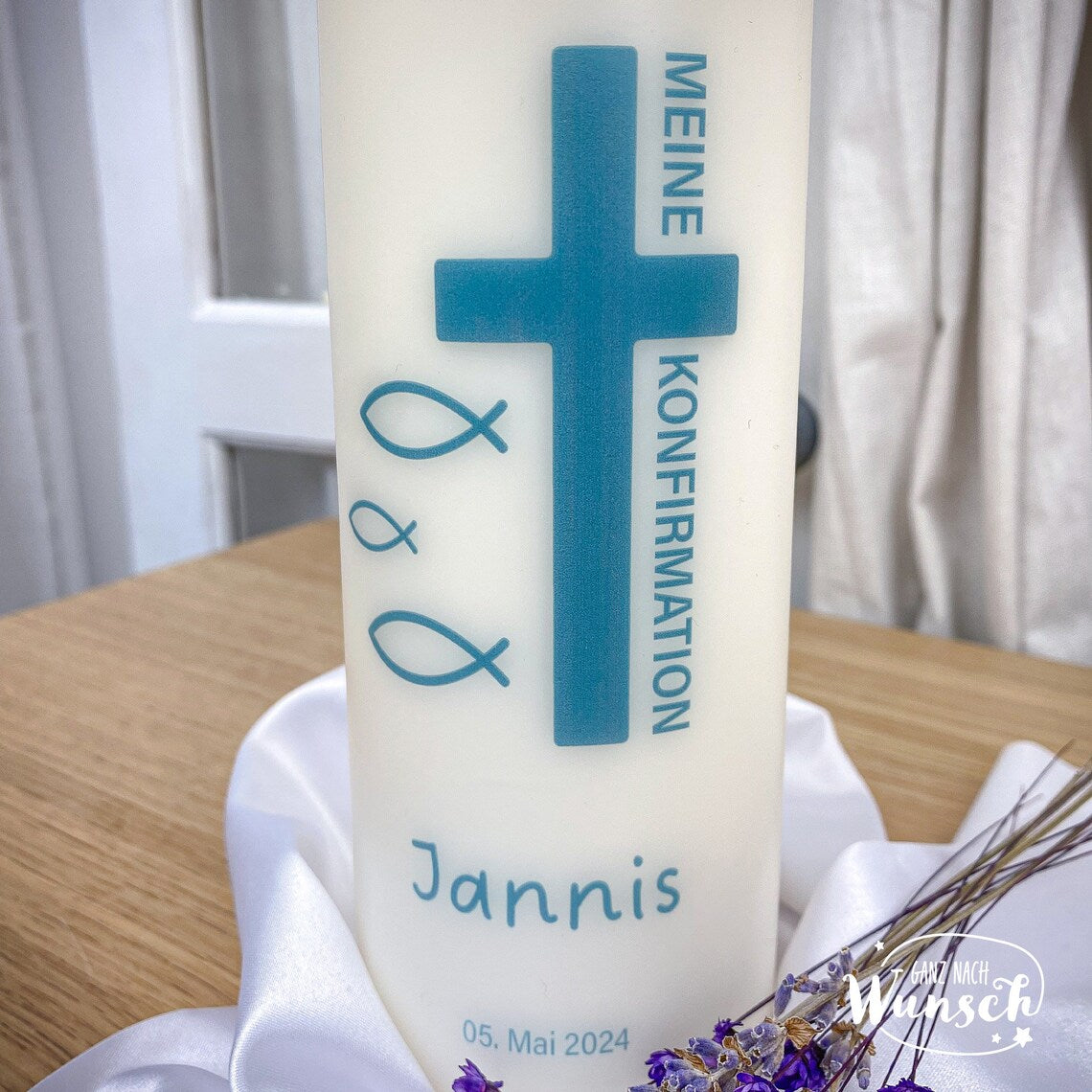 Personalisierte Konfirmationskerze mit Kreuz und Fischen, besonders auch zur Geburt, Kommunion, Hochzeit oder anderer besonderer Anlass