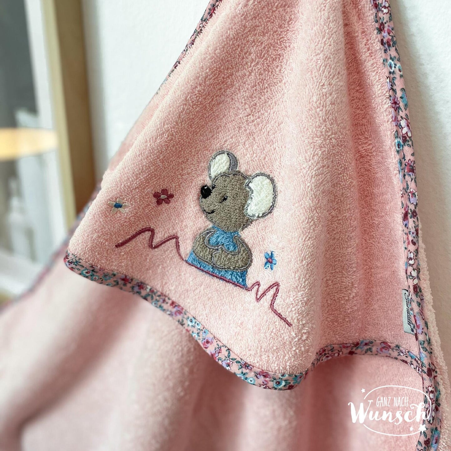 Rosa Kapuzenhandtuch für Baby mit Namen personalisiert, Badetuch 80x80 cm, Geschenk Geburt, Sterntaler Maus Mabel, Handtuch bestickt