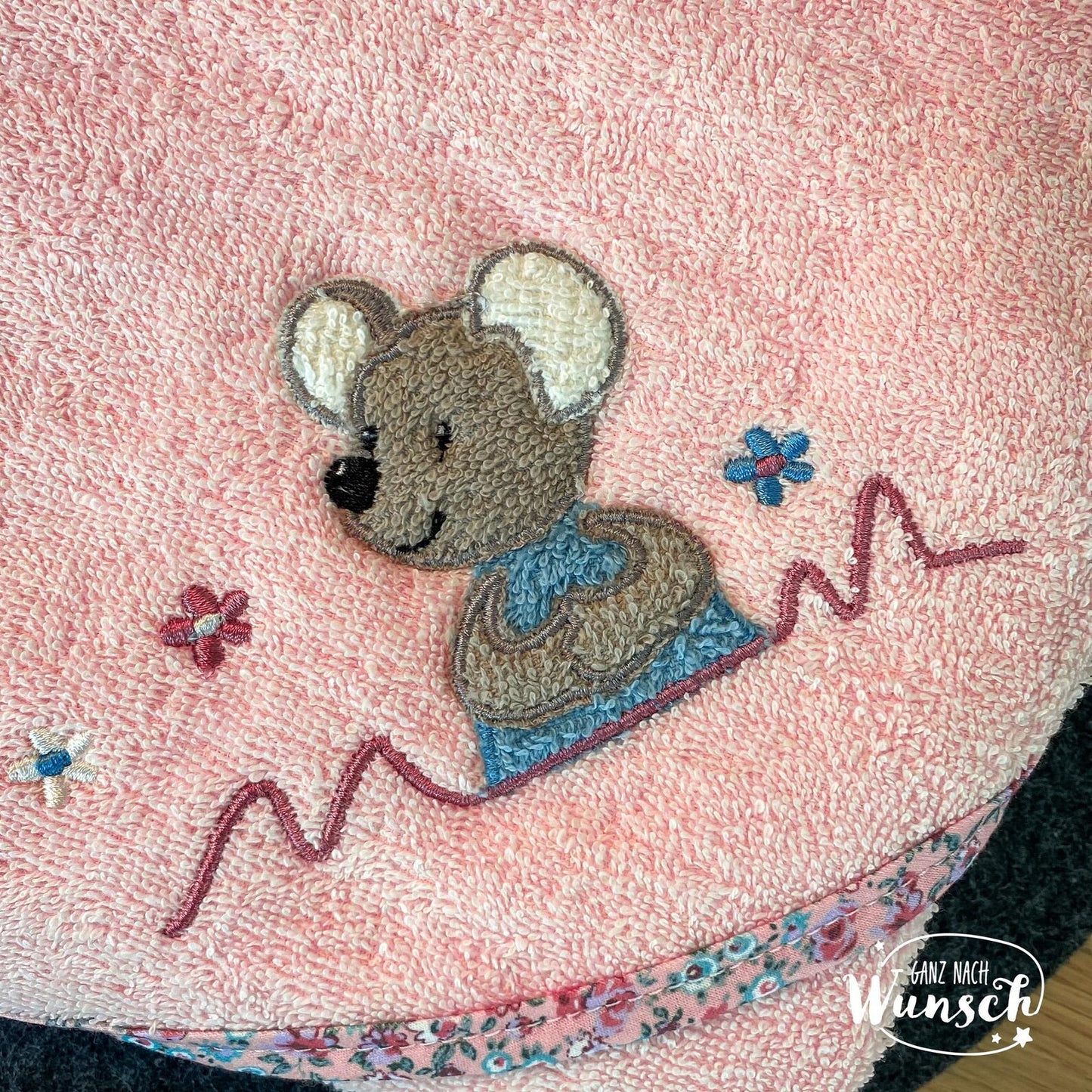Rosa Kapuzenhandtuch für Baby mit Namen personalisiert, Badetuch 80x80 cm, Geschenk Geburt, Sterntaler Maus Mabel, Handtuch bestickt