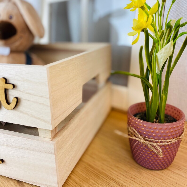 Osterkiste | Personalisierte Kiste aus Holz | Osterbox zum Befüllen | Osternest | Ostereisuche | Ostereier | Häschen | Korb für Ostern