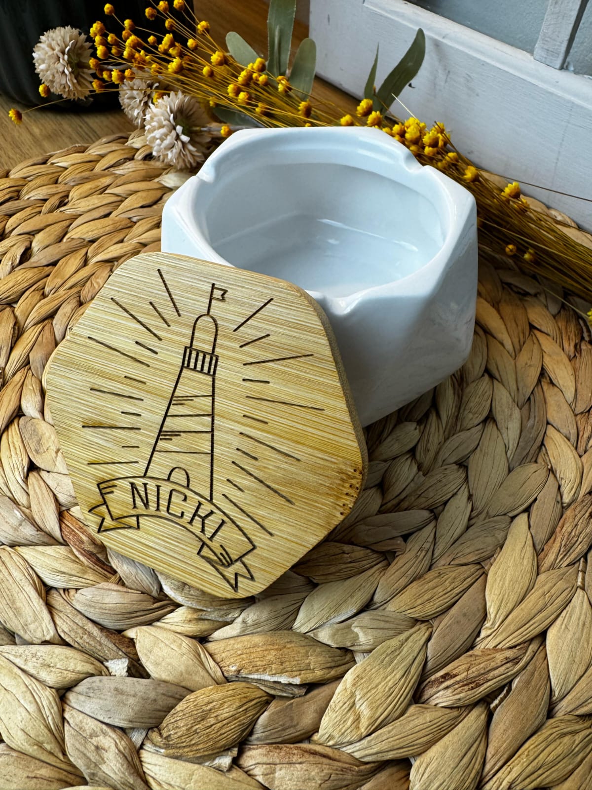 Aschenbecher mit Bambusdeckel | Keramik | Mit Gravur | 12,5 cm | Geschenk | Raucheraccessoire | Modern | Outdoor & Indoor