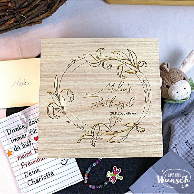 Zeitkapsel aus Holz - personalisiert mit Name & Datum | Erinnerungskiste für die Zukunft | Geschenk zur Geburt, Taufe, Einschulung