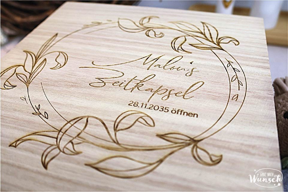 Zeitkapsel aus Holz - personalisiert mit Name & Datum | Erinnerungskiste für die Zukunft | Geschenk zur Geburt, Taufe, Einschulung