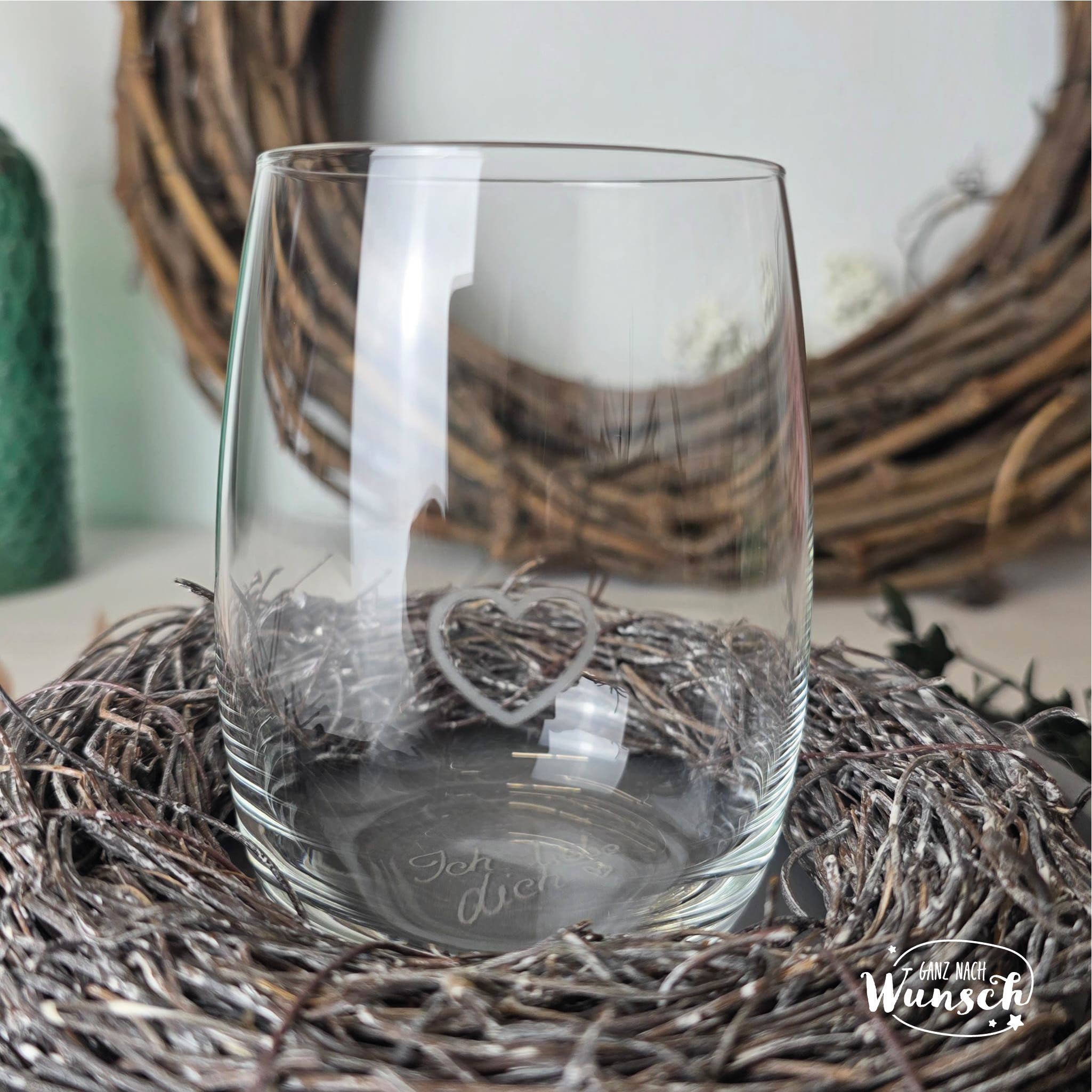 Graviertes Trinkglas mit Herz & Spruch im Boden – personalisierbar | Geschenk für jeden Anlass