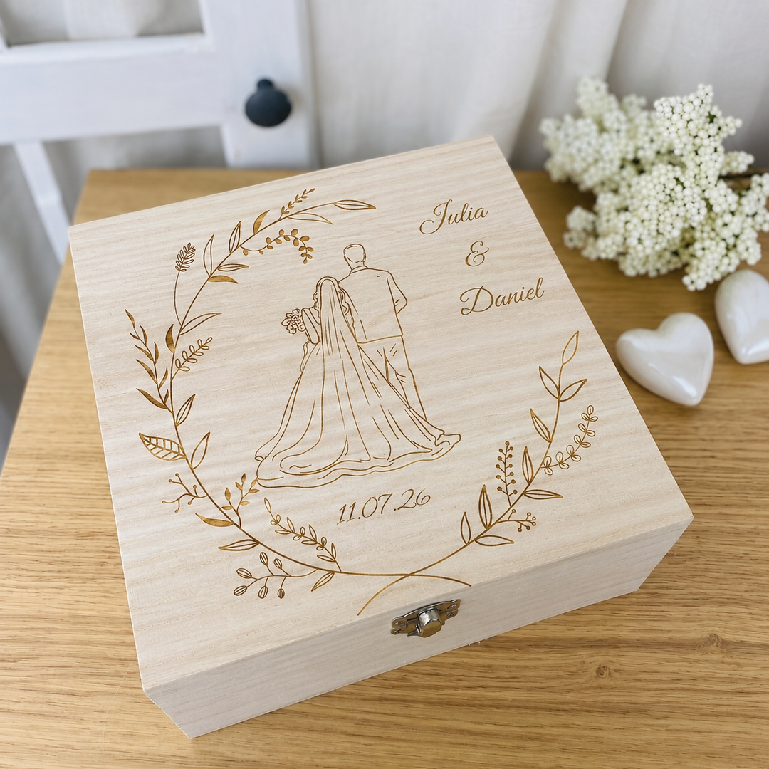 Holzkiste Hochzeit personalisiert mit Brautpaar-Silhouette – Lasergravur