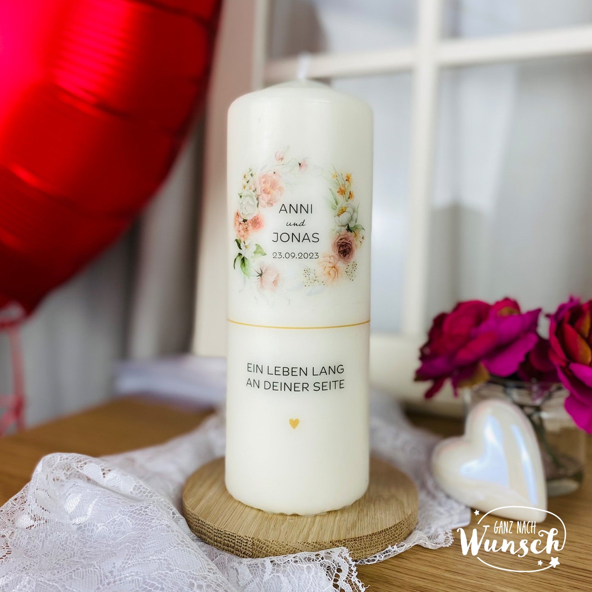 Personalisierte Hochzeitskerze mit Namen und Trauspruch zur Hochzeit - Blumenkranz