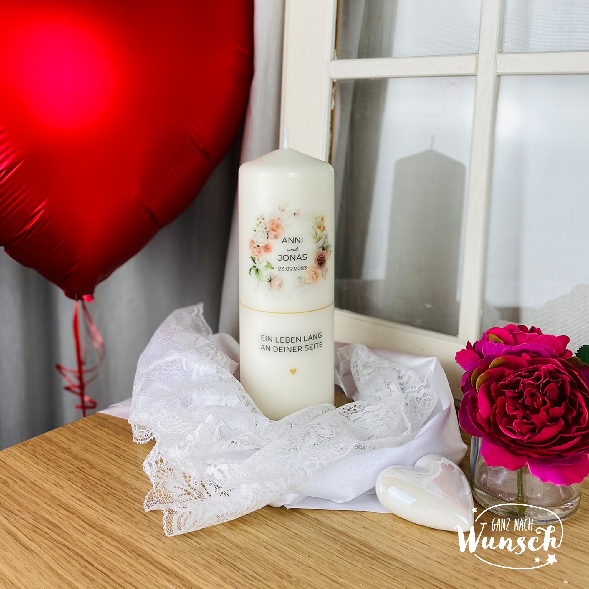 Personalisierte Hochzeitskerze mit Namen und Trauspruch zur Hochzeit - Blumenkranz