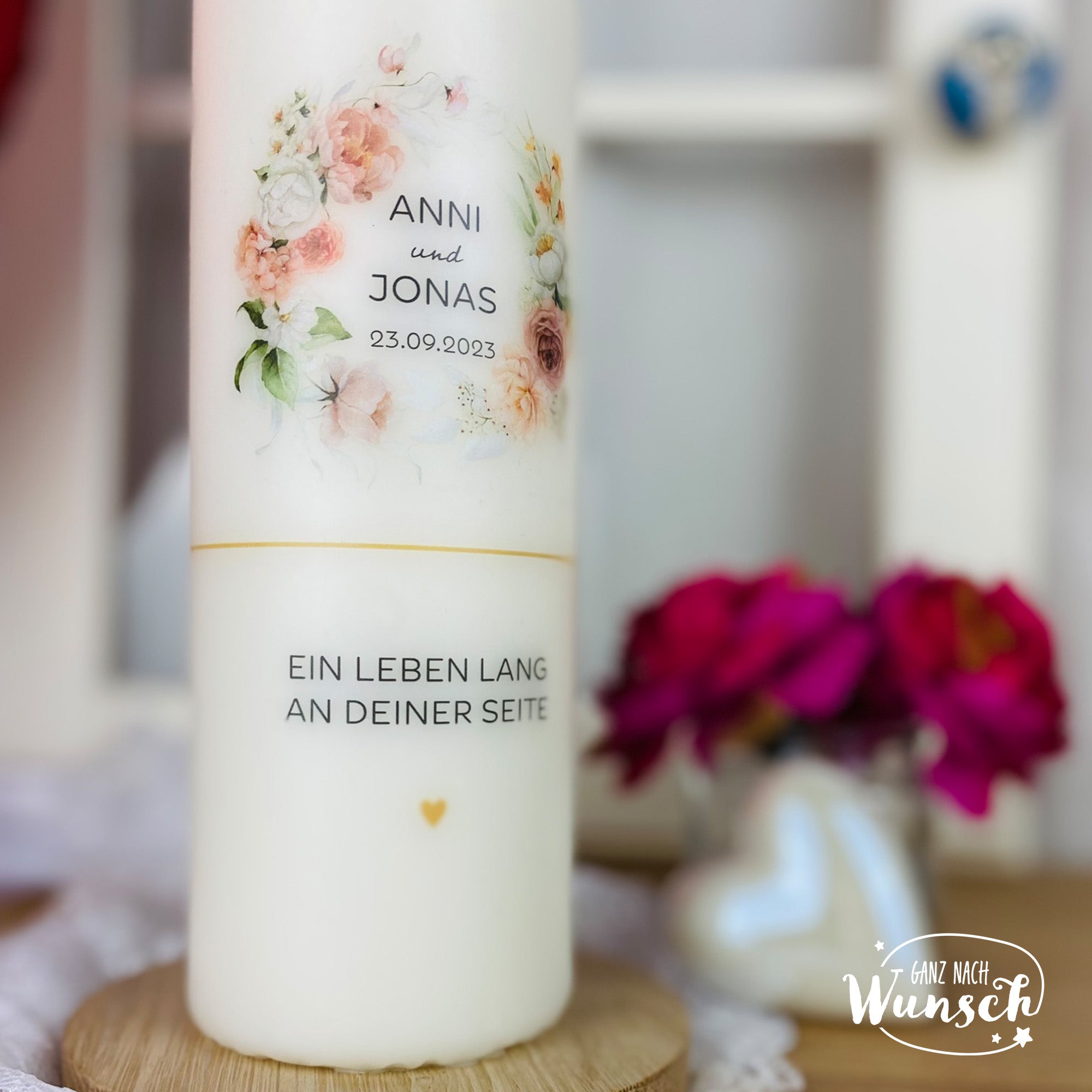Personalisierte Hochzeitskerze mit Namen und Trauspruch zur Hochzeit - Blumenkranz