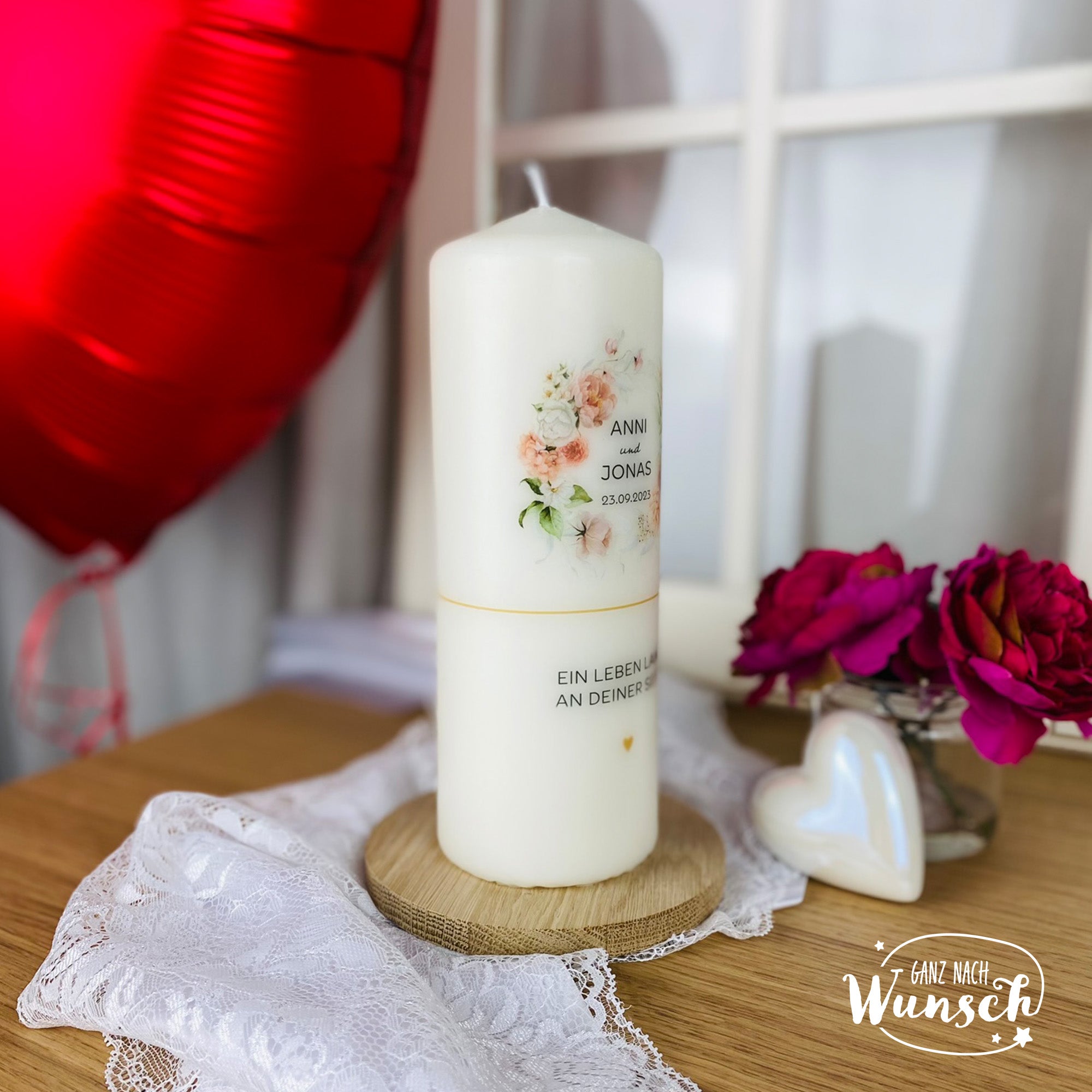 Personalisierte Hochzeitskerze mit Namen und Trauspruch zur Hochzeit - Blumenkranz