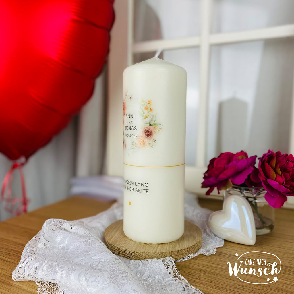 Personalisierte Hochzeitskerze mit Namen und Trauspruch zur Hochzeit - Blumenkranz