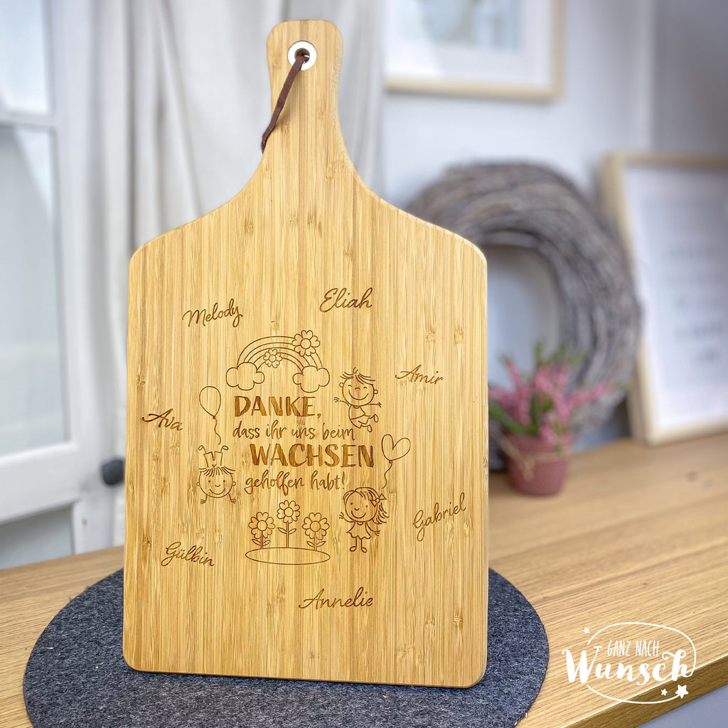 Schneidebrett mit Gravur "Danke, dass ihr uns beim Wachsen geholfen habt!"
