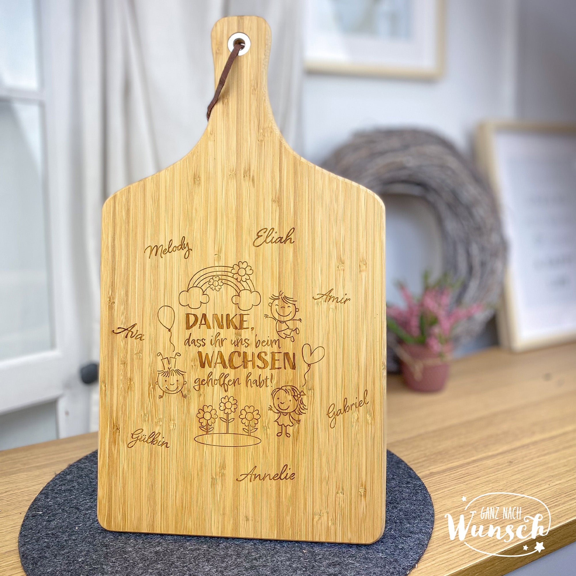 Schneidebrett mit Gravur "Danke, dass ihr uns beim Wachsen geholfen habt!"