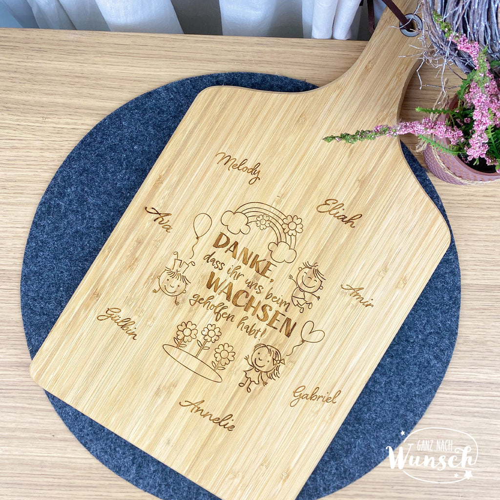 Schneidebrett mit Gravur "Danke, dass ihr uns beim Wachsen geholfen habt!"