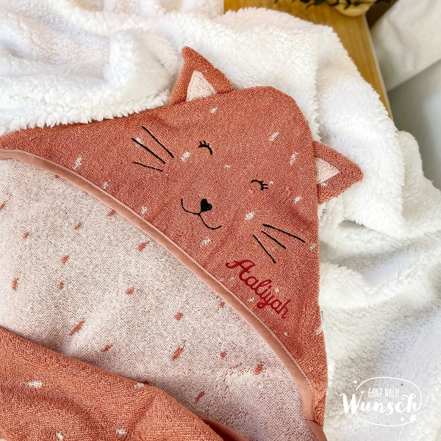Baby - Trixie Hooded Towel - Besticktes Kapuzenhandtuch