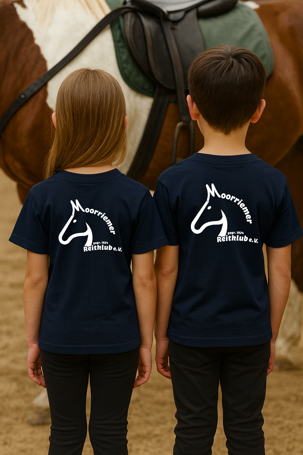 Kindershirt aus Baumwolle – Navy Blau mit Vereinslogo Moorriemer Reitklub