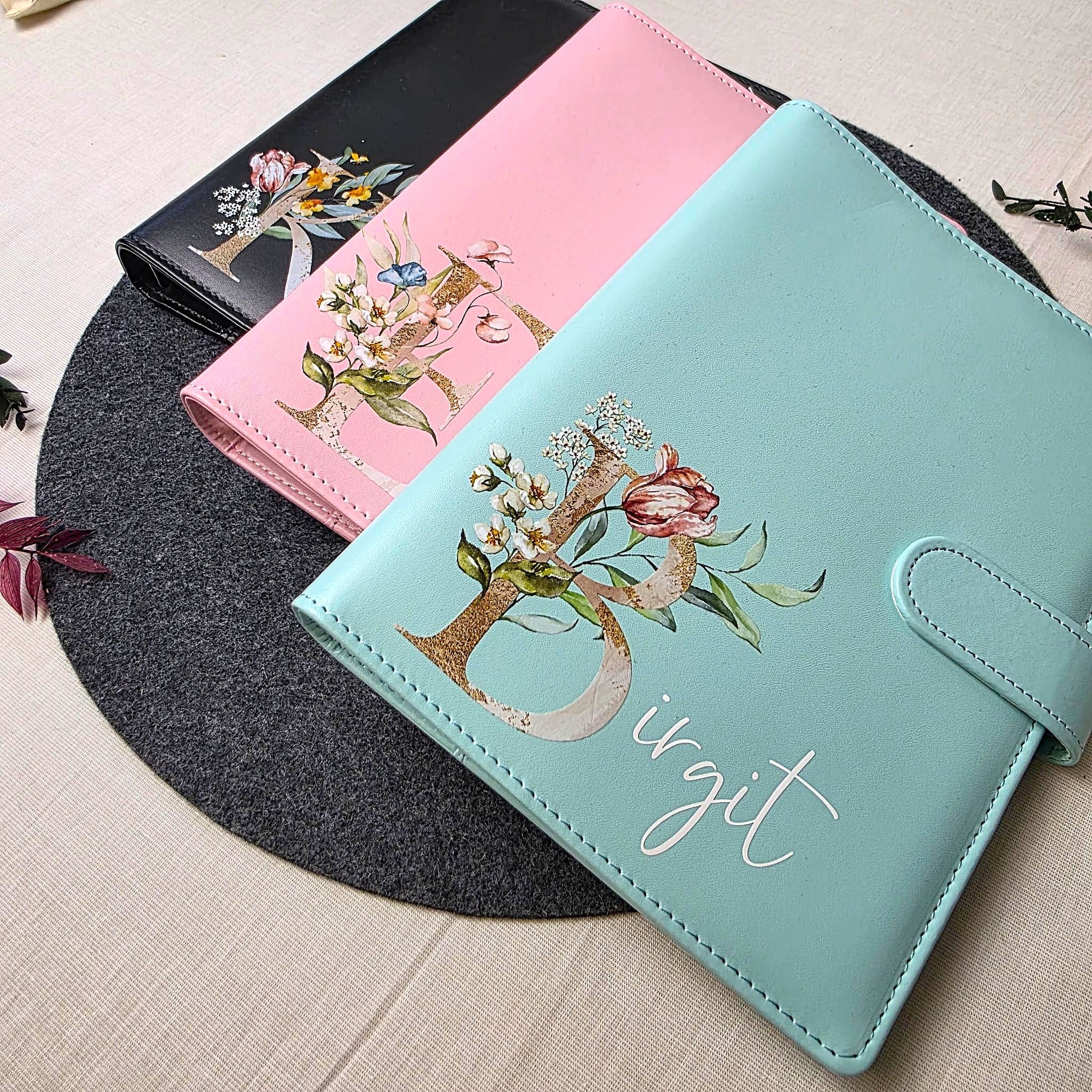 Personalisierter Planer mit floralem Initial – DIN A5 & A6 | 3 Farben | Blanko oder Kariert