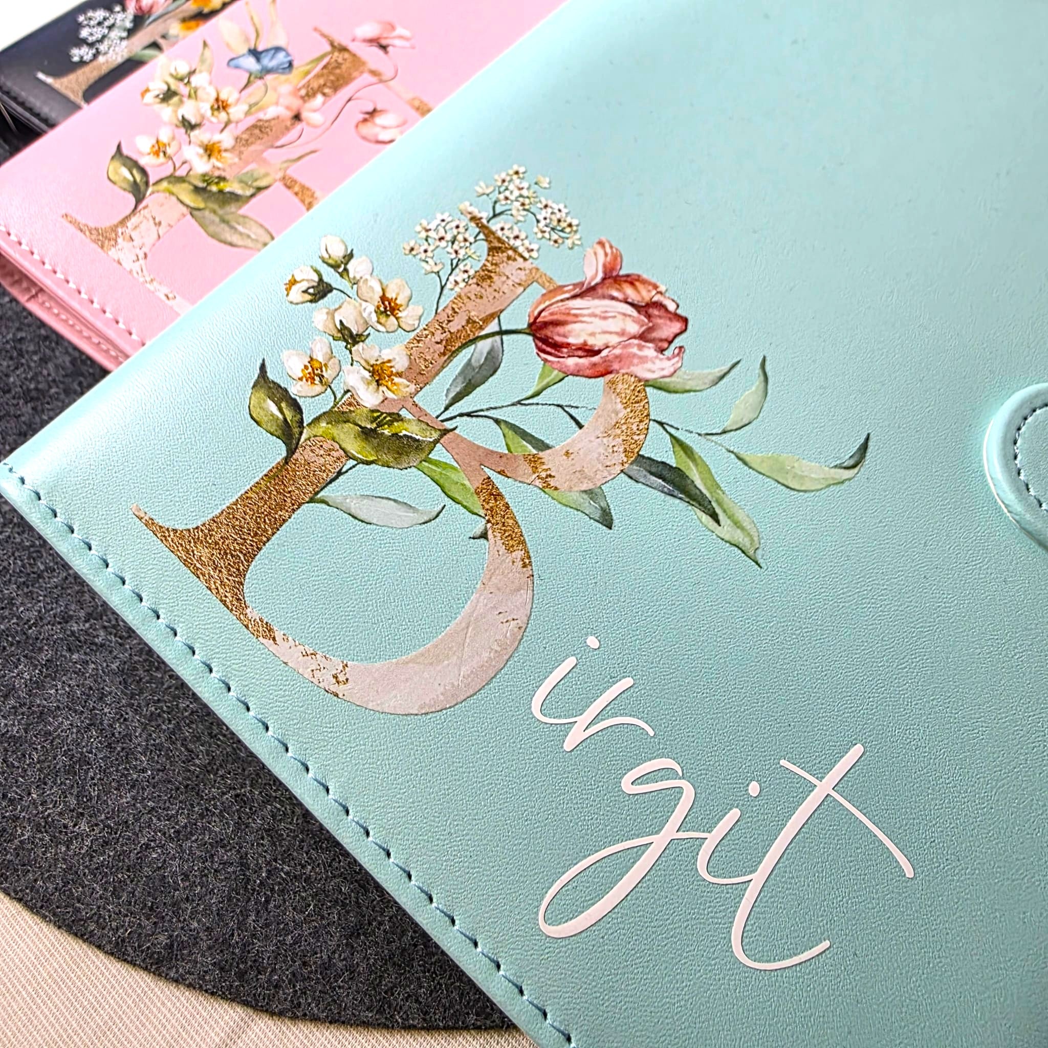 Personalisierter Planer mit floralem Initial – DIN A5 & A6 | 3 Farben | Blanko oder Kariert