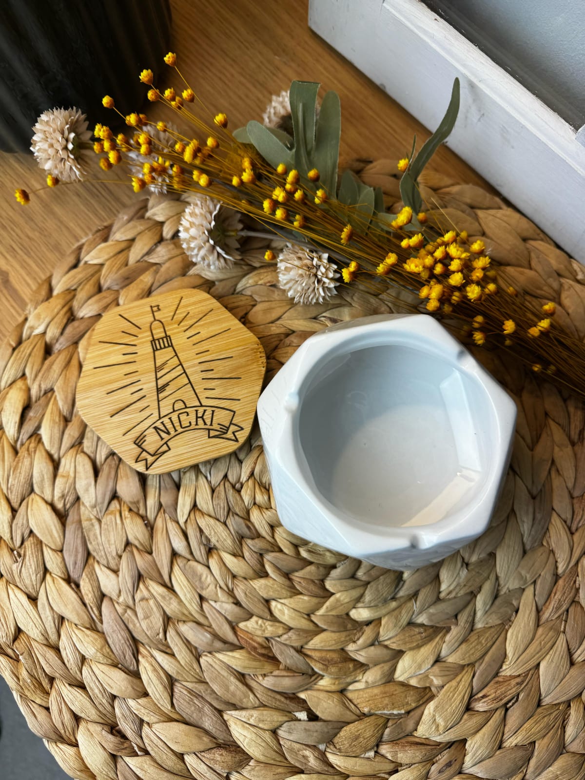 Aschenbecher mit Bambusdeckel | Keramik | Mit Gravur | 12,5 cm | Geschenk | Raucheraccessoire | Modern | Outdoor & Indoor
