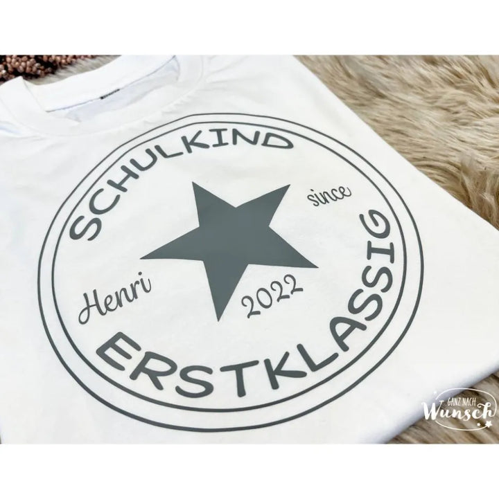 Schulkind-T-Shirt „Erstklassig“ mit Stern und Namen