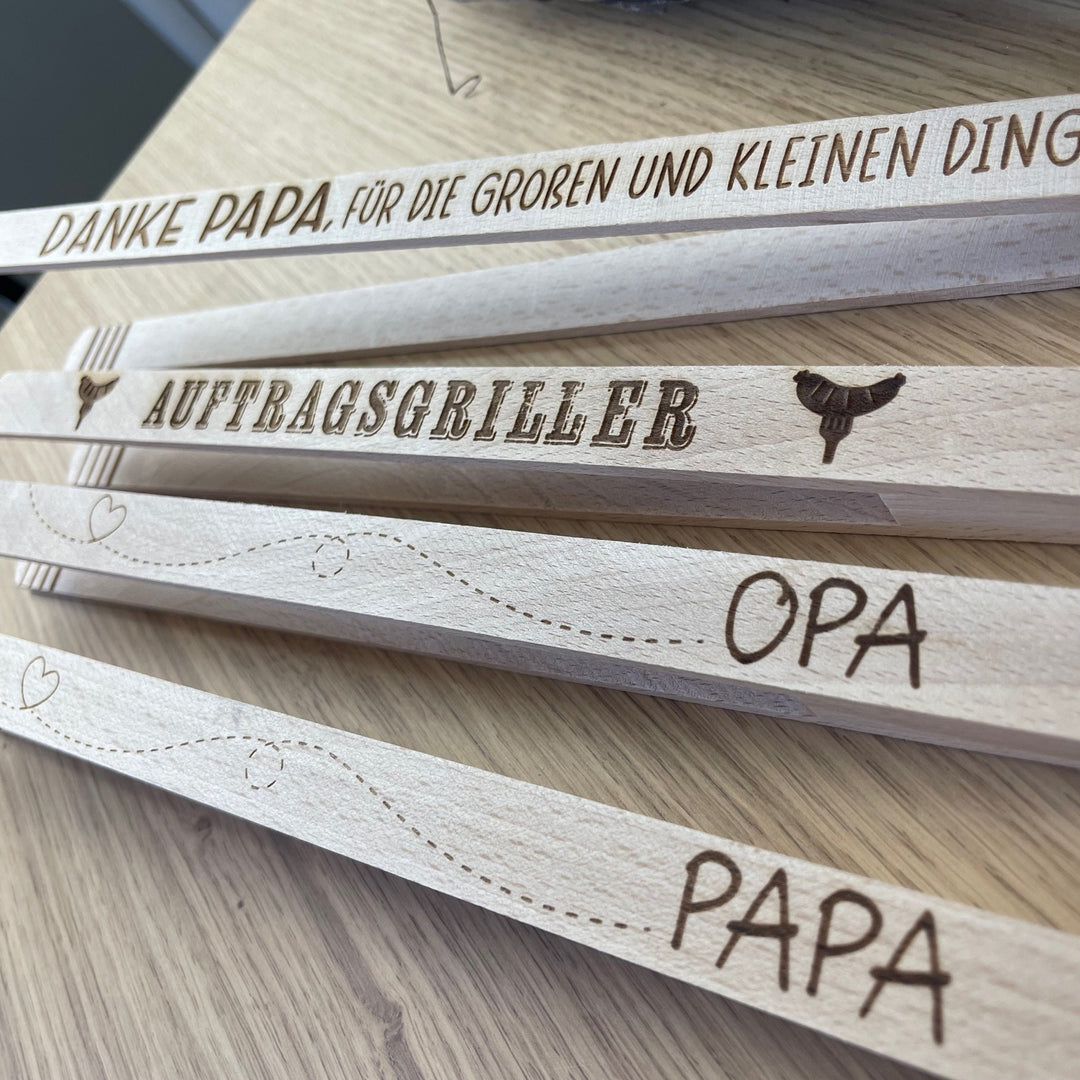Grillzange aus Holz – mit Wunschgravur