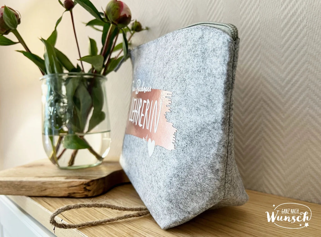 Zum Abschied - Lehrerin mit Herz - Bedruckte Filztasche