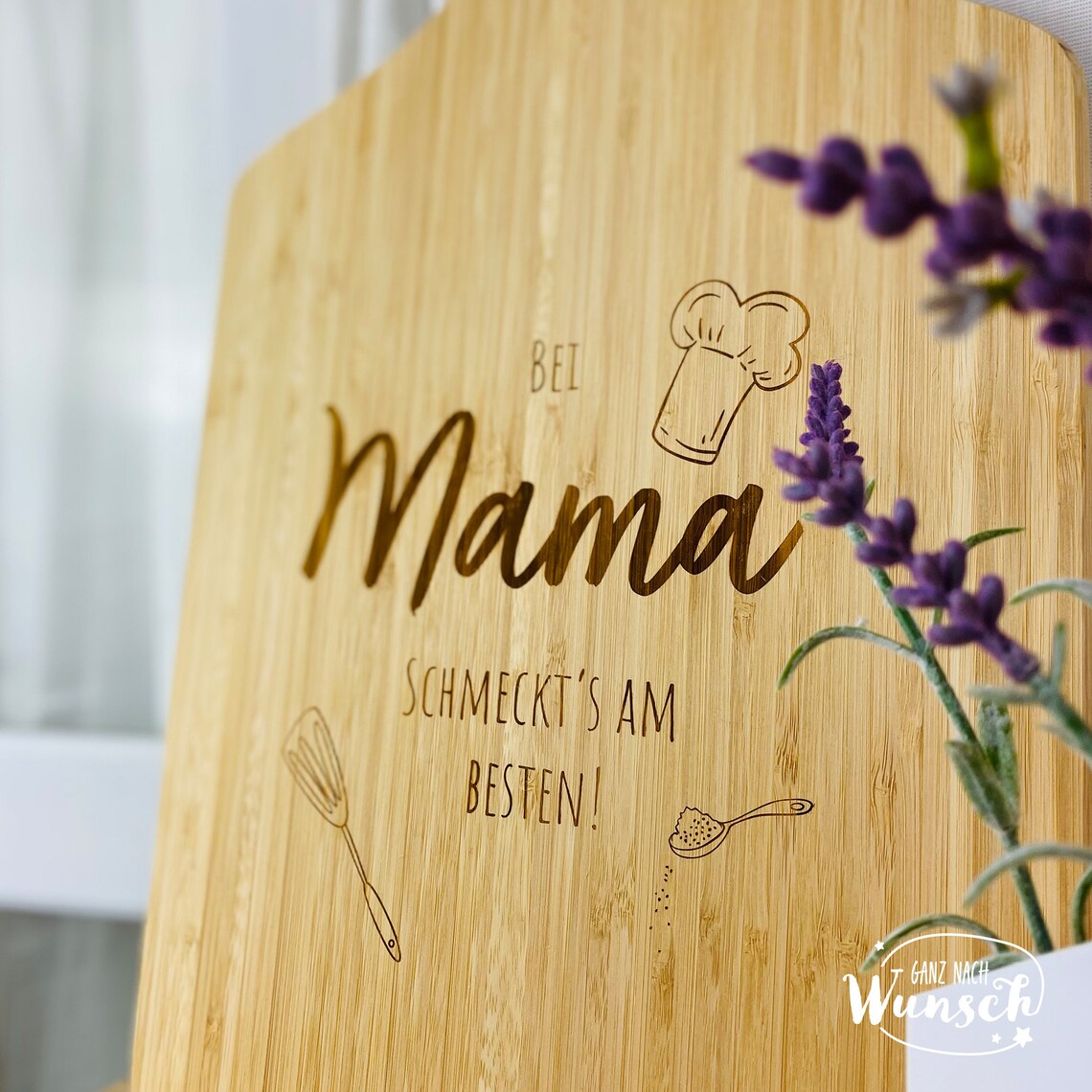 Schneidebrett mit Gravur | Brotbrett | Holzbrett | Geschenk zum Muttertag | Mama | Küchenhelfer | Bambus | Servierbrett