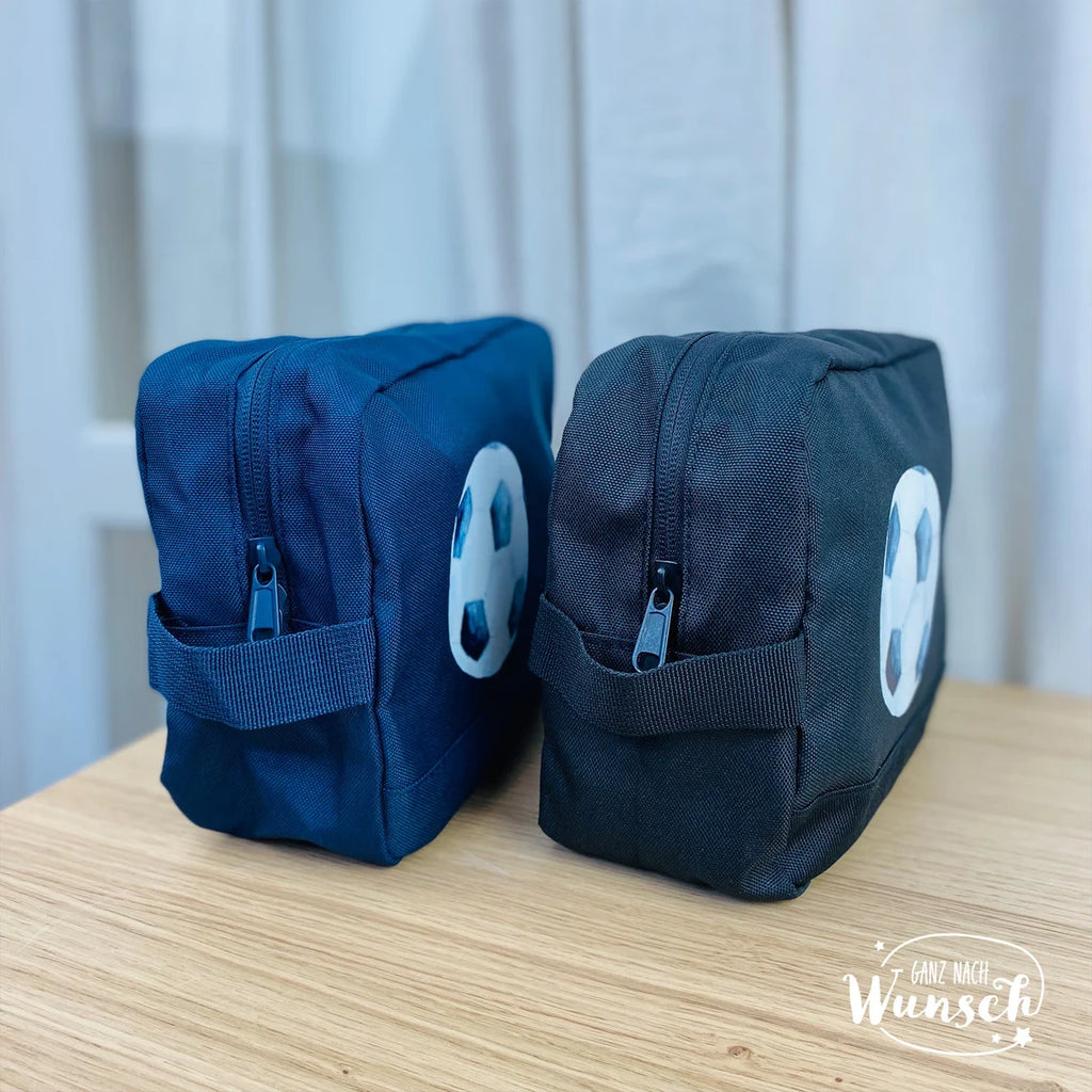 Kulturtasche für Kinder mit Fußball Motiv |Urlaubstasche | Kulturbeutel | Tasche | personalisiert | Kinderkulturtasche