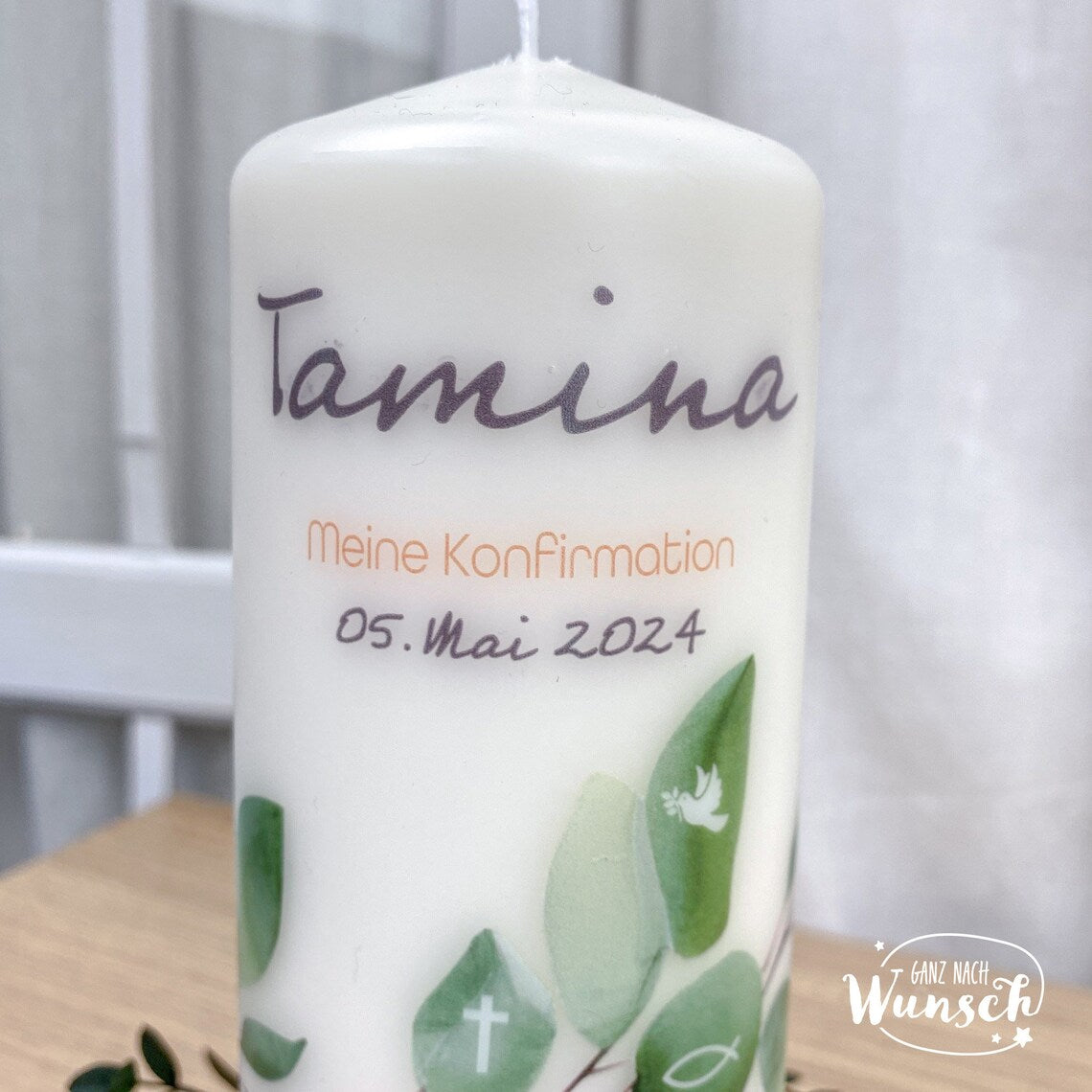 Personalisierte Kerze zur Konfirmation mit Namen und Datum, Zweig mit christlichen Symbolen, persönliches Geschenk für besonderen Anlass