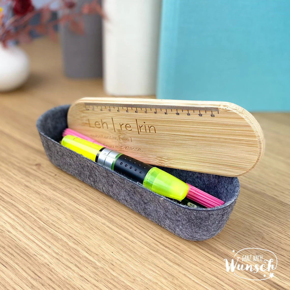 Graviertes Federmäppchen Etui aus Filz und Holz | Stifteetui | Stiftebox | Handyhalterung | Geschenk Lehrerin, Schule | Geburtstagsgeschenk