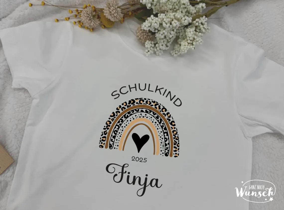 Kids Shirt - Schulkind+Regenbogen | Leoprint | Einschulung Geschenk | Erste Klasse | 100% Baumwolle | Personalisierbar | Schulkind | Leo