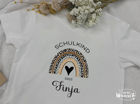 Kids Shirt - Schulkind+Regenbogen | Leoprint | Einschulung Geschenk | Erste Klasse | 100% Baumwolle | Personalisierbar | Schulkind | Leo
