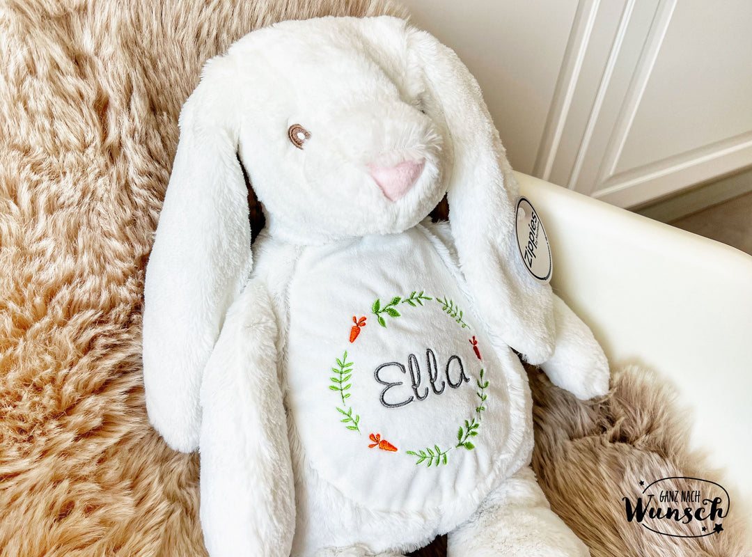 Kuschelhase mit Namensstickerei und Blumenranke