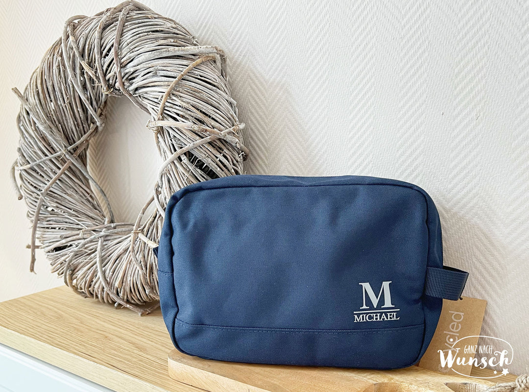Kulturtasche aus recyceltem Polyester mit Namen