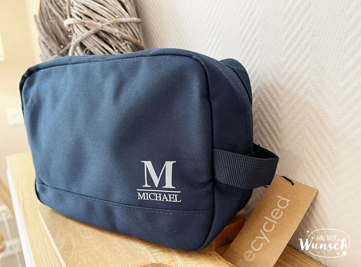 Kulturtasche aus recyceltem Polyester mit Namen
