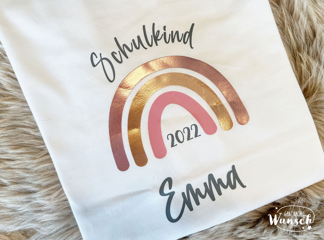 Schulkind-T-Shirt mit Regenbogen in Roségold
