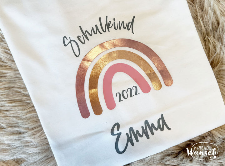 Schulkind-T-Shirt mit Regenbogen in Roségold