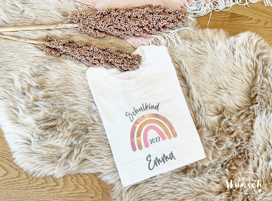 Schulkind-T-Shirt mit Regenbogen in Roségold