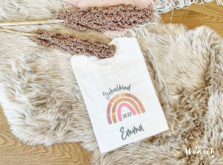 Schulkind-T-Shirt mit Regenbogen in Roségold