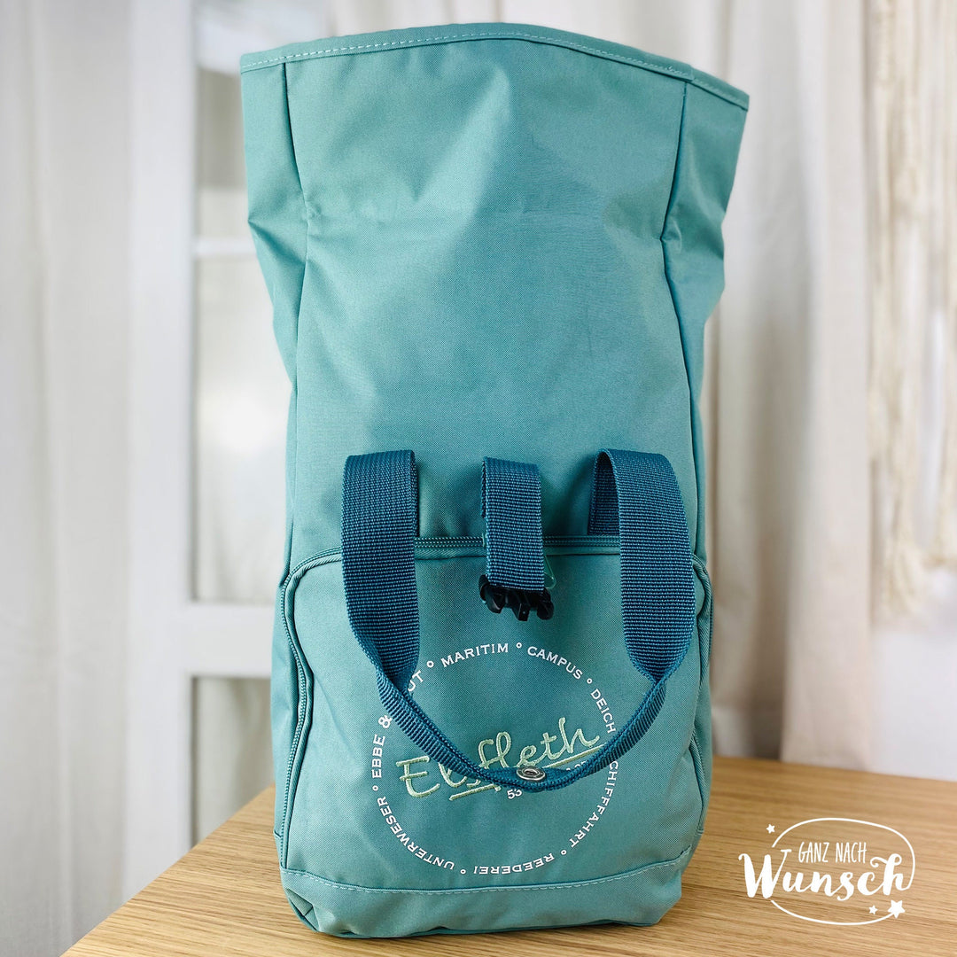 Bestickter Rolltop-Rucksack mit Stadt und Koordinaten