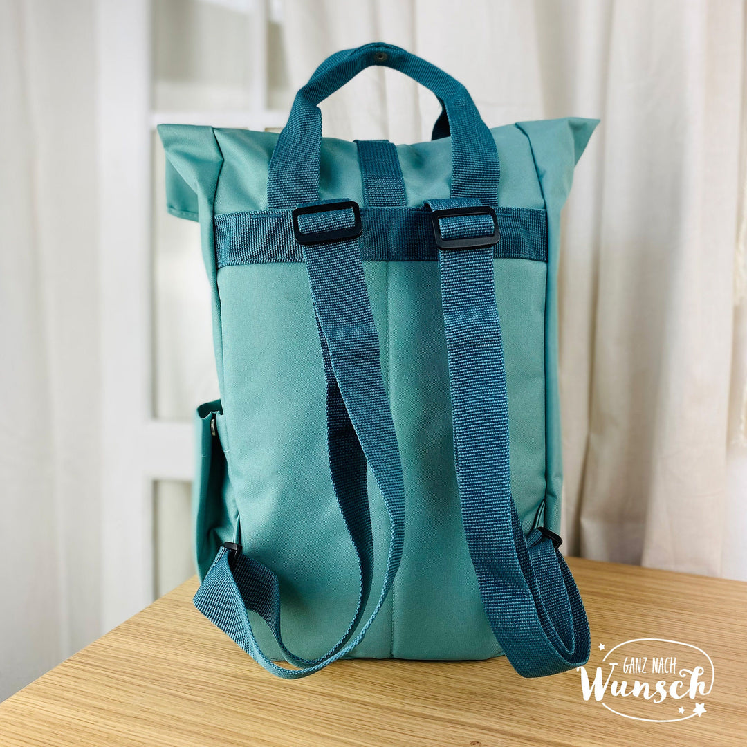 Bestickter Rolltop-Rucksack mit Stadt und Koordinaten