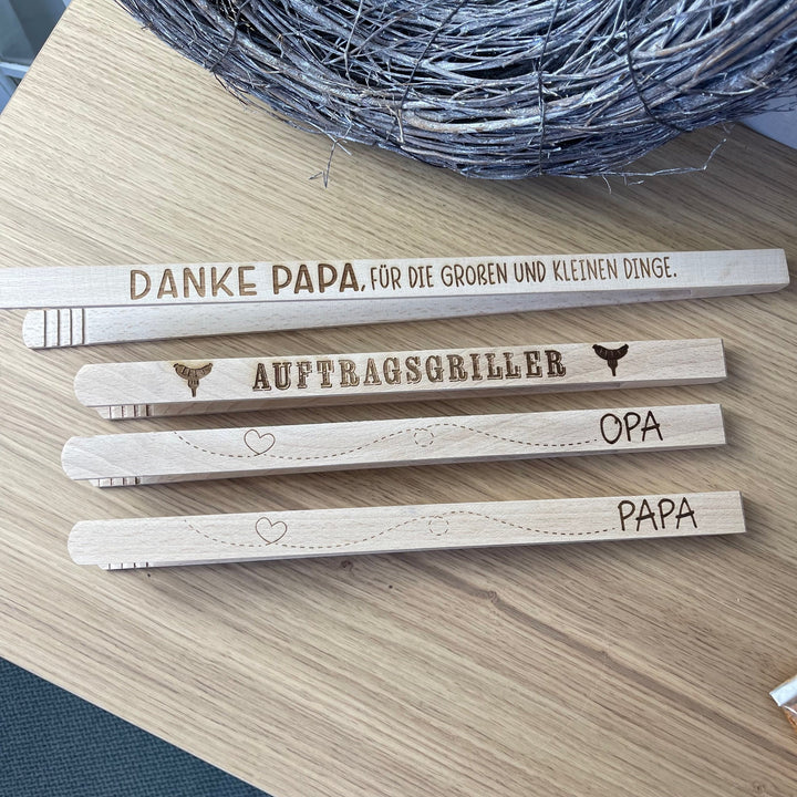 Grillzange aus Holz mit Wunschgravur