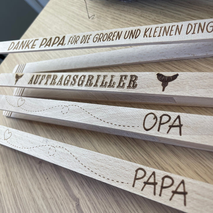 Grillzange aus Holz mit Wunschgravur