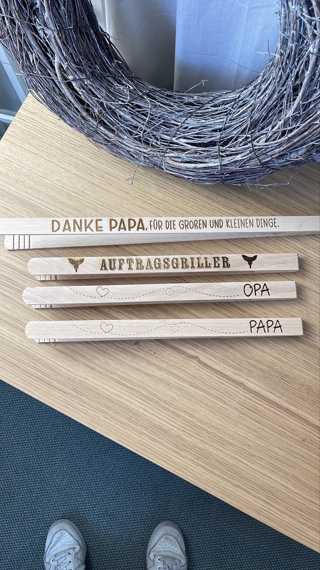 Grillzange aus Holz mit Wunschgravur